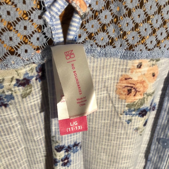 Button-up top - Picture 5 of 5